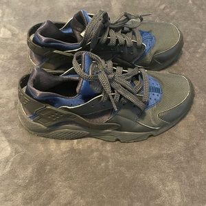 Men size 8 Nike Huarache